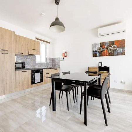 F12 Room 2, Private Room Two Single Beds Privated Bathroom In Shared Flat มซิดา ภายนอก รูปภาพ
