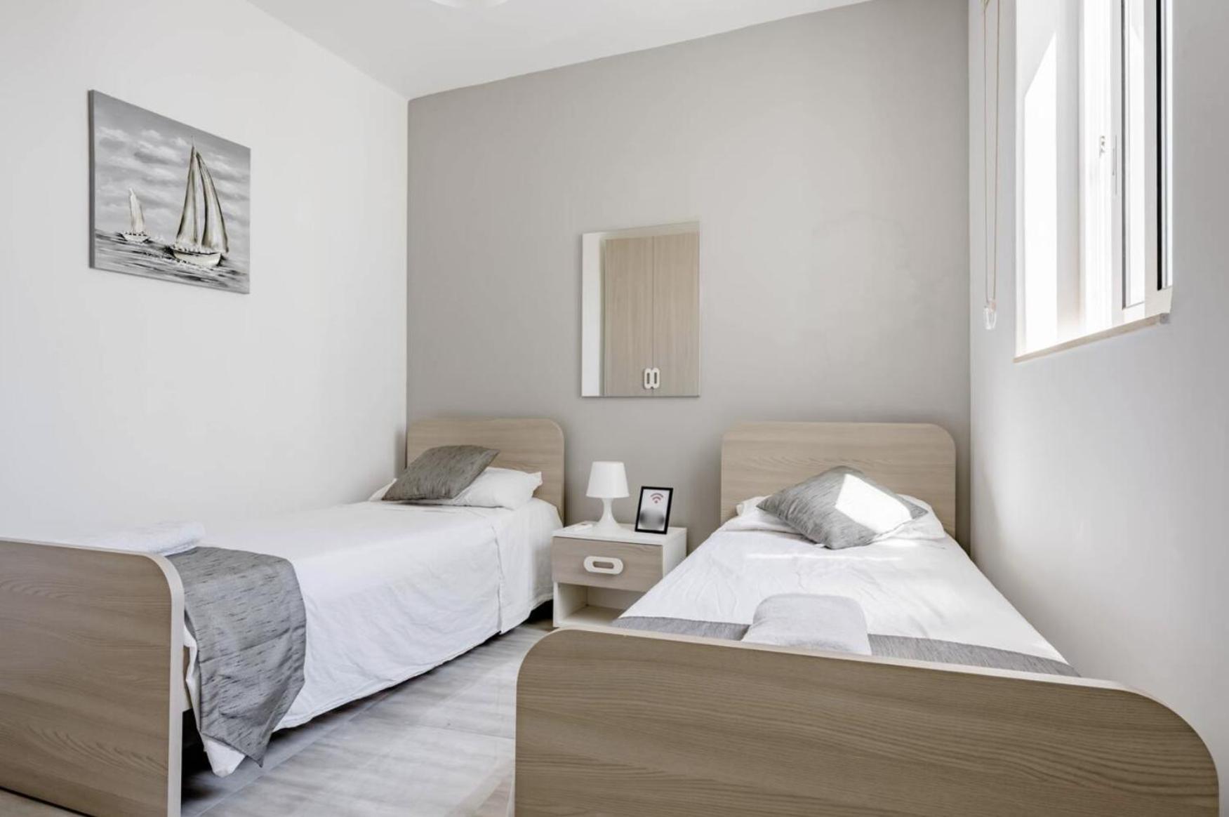 F12 Room 2, Private Room Two Single Beds Privated Bathroom In Shared Flat มซิดา ภายนอก รูปภาพ